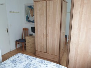 2 slaapkamers, een strijkplank/strijkijzer, wifi, beddengoed