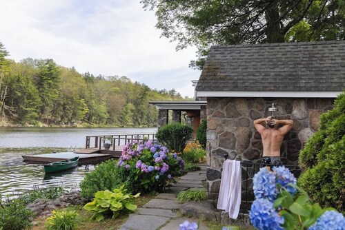 Private 37 Acre Lake Estate on 164 Acres - 11 BR