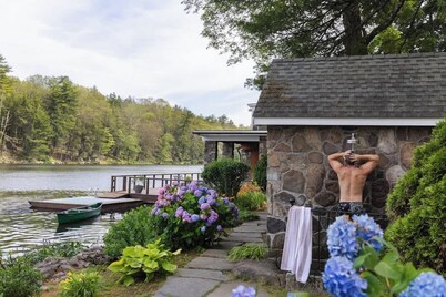 Private 37 Acre Lake Estate on 164 Acres - 11 BR