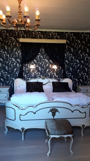 1 bedroom, WiFi (free), individually decorated - älgbergets b&b (Ucklum)