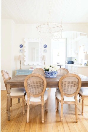 Dining - Downtown LG | Stay by the Ice Plant | Sleeps 17 (La Grange)