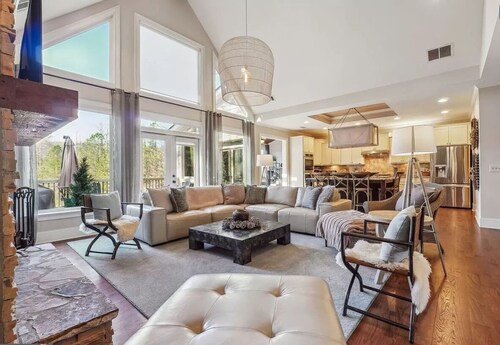 Hot Tub-Game Room-Fire Pit-Pets