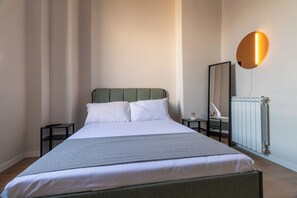 Superior Room, City View | Desk, laptop workspace, free WiFi - Joe Litty Guesthouse (Rome)