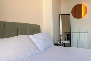 Superior Room, City View | Desk, laptop workspace, free WiFi - Joe Litty Guesthouse (Rome)