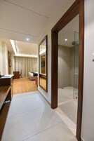 Executive Room | Frette Italian sheets, premium bedding, down comforters