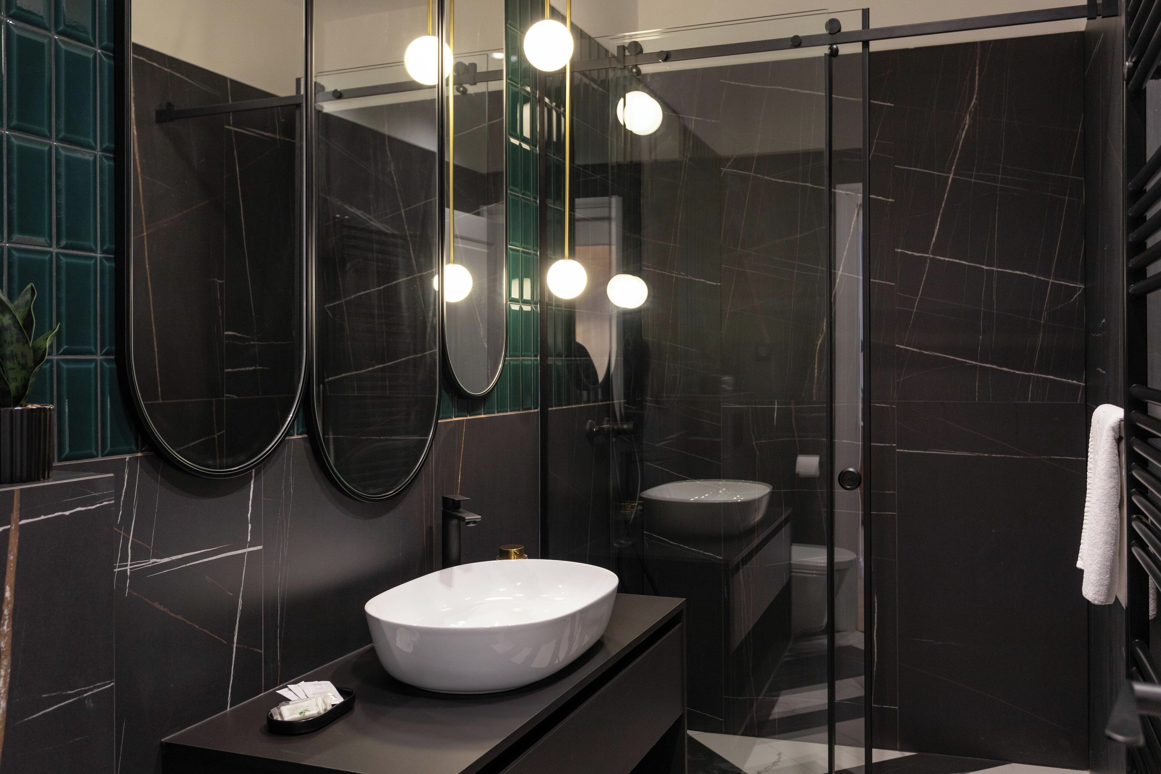 Grand Apartment | Bathroom