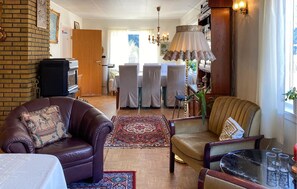 TV, fireplace - 4 bedroom gorgeous home in Valldal (Valldal)