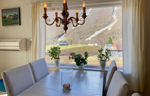 4 bedroom gorgeous home in Valldal