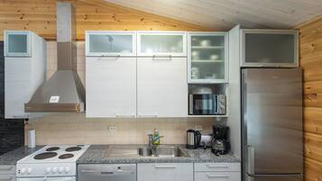 Fridge, microwave, dishwasher, cookware/dishes/utensils