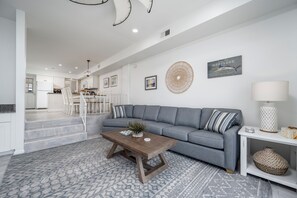 TV - Beautiful, modern, 4 bedroom oceanfront townhome! (Ocean City)