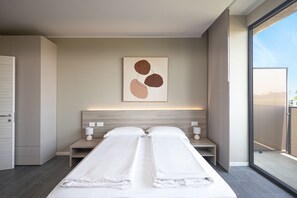 Apartamento superior, balcón | 1 dormitorio, caja fuerte, sistema de insonorización y wifi gratis