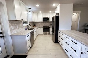 Fridge, microwave, oven, stovetop - Sunrise Views and Hot Tub (Asheville)