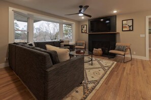 Smart TV, offices - Sunrise Views and Hot Tub (Asheville)