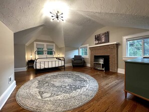 5 Schlafzimmer, Schreibtisch, Bügeleisen/Bügelbrett, kostenloses WLAN