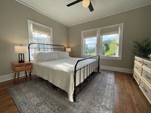 Iron/ironing board, free WiFi, bed sheets - Dog Friendly, Hot Tub & Fire Pit (Candler)