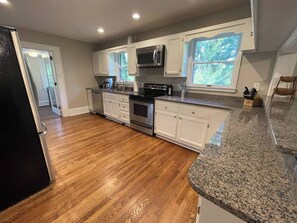 Fridge, microwave, oven, stovetop - Dog Friendly, Hot Tub & Fire Pit (Candler)