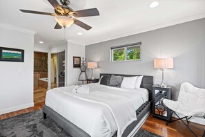 4 habitaciones, escritorio, tabla de planchar con plancha y wifi 