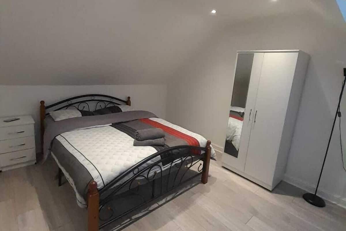Deluxe Double Room with shower | Een strijkplank/strijkijzer
