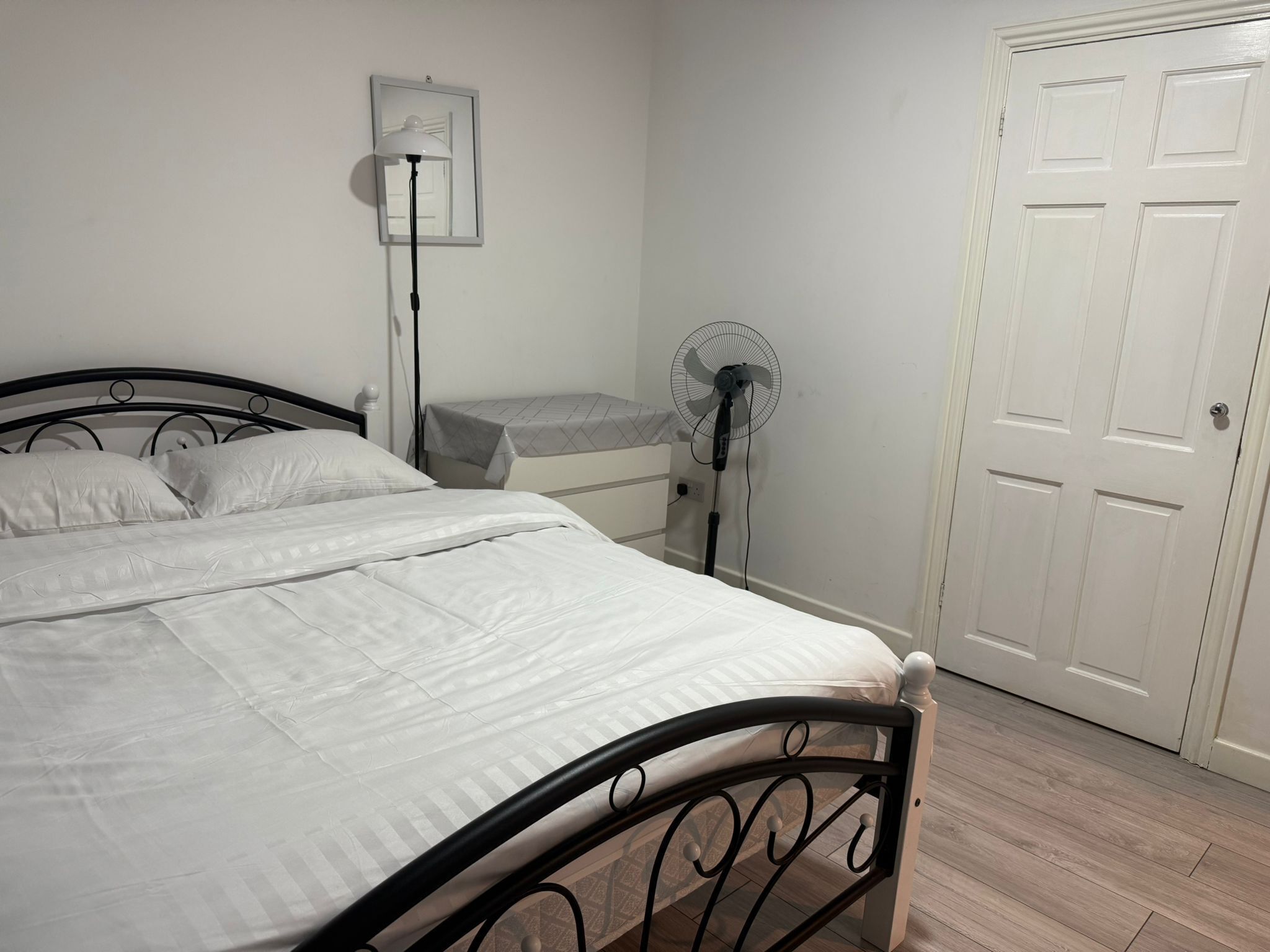 Compact Double Room | アイロン / アイロン台