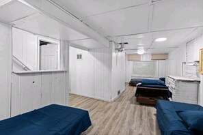 4 室のベッドルーム、アイロン / アイロン台、WiFi、ベッドシーツ