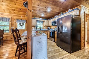 Fridge, microwave, oven, stovetop - Waldhaus- Great Deal!  View, Pet Friendly, Hot Tub (Blue Ridge)