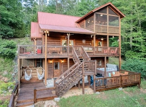 Exterior - Waldhaus- Great Deal!  View, Pet Friendly, Hot Tub (Blue Ridge)
