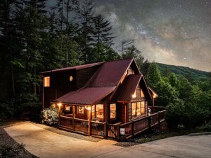 Exterior - Waldhaus- Great Deal!  View, Pet Friendly, Hot Tub (Blue Ridge)