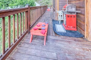 Terrace/patio - Waldhaus- Great Deal!  View, Pet Friendly, Hot Tub (Blue Ridge)