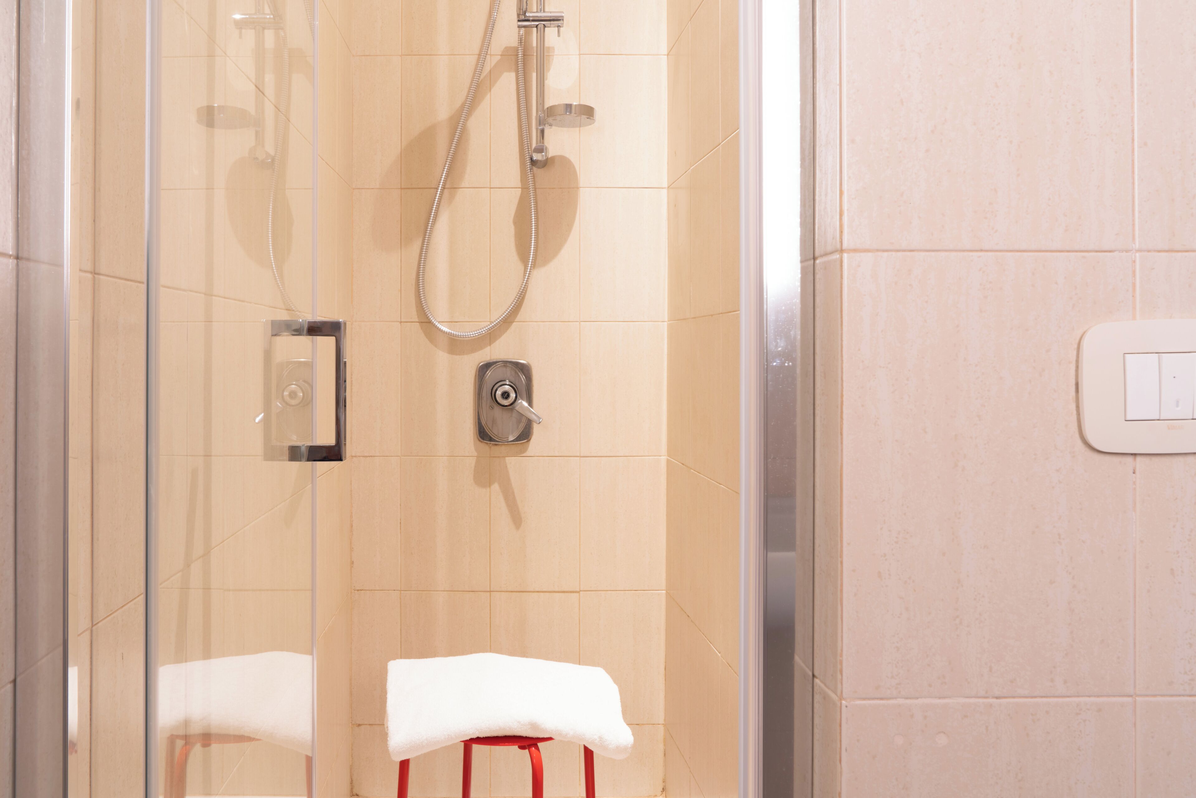 Dusche, Haartrockner, Bidet, Handtücher