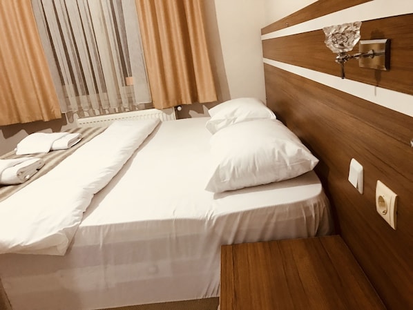 Chambre familiale double | Bureau, accès au Wi-Fi (inclus)