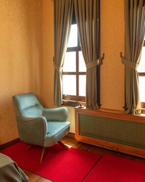 Tomannsrom – familie | Skrivebord, skrivebord for bærbar PC, wi-fi (inkludert) og sengetøy