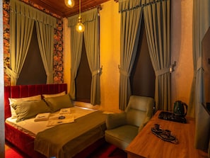 Basic Double Room, 1 Double Bed, Non Smoking | Desk, laptop workspace, free WiFi, bed sheets - Araz White House (Mudanya)