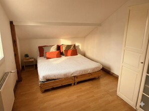 Desk, travel cot, WiFi - Work`n`Sleep Mulhouse (Mulhouse)