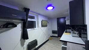 Kylskåp, ugn, spishäll och brödrost