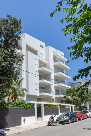 Exterior - Marousi 2 Bd Modern Luxury Living with Shared Pool (Athens)