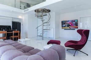 TV, lareira