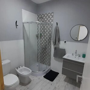 HandtĂŒcher, Seife, Toilettenpapier