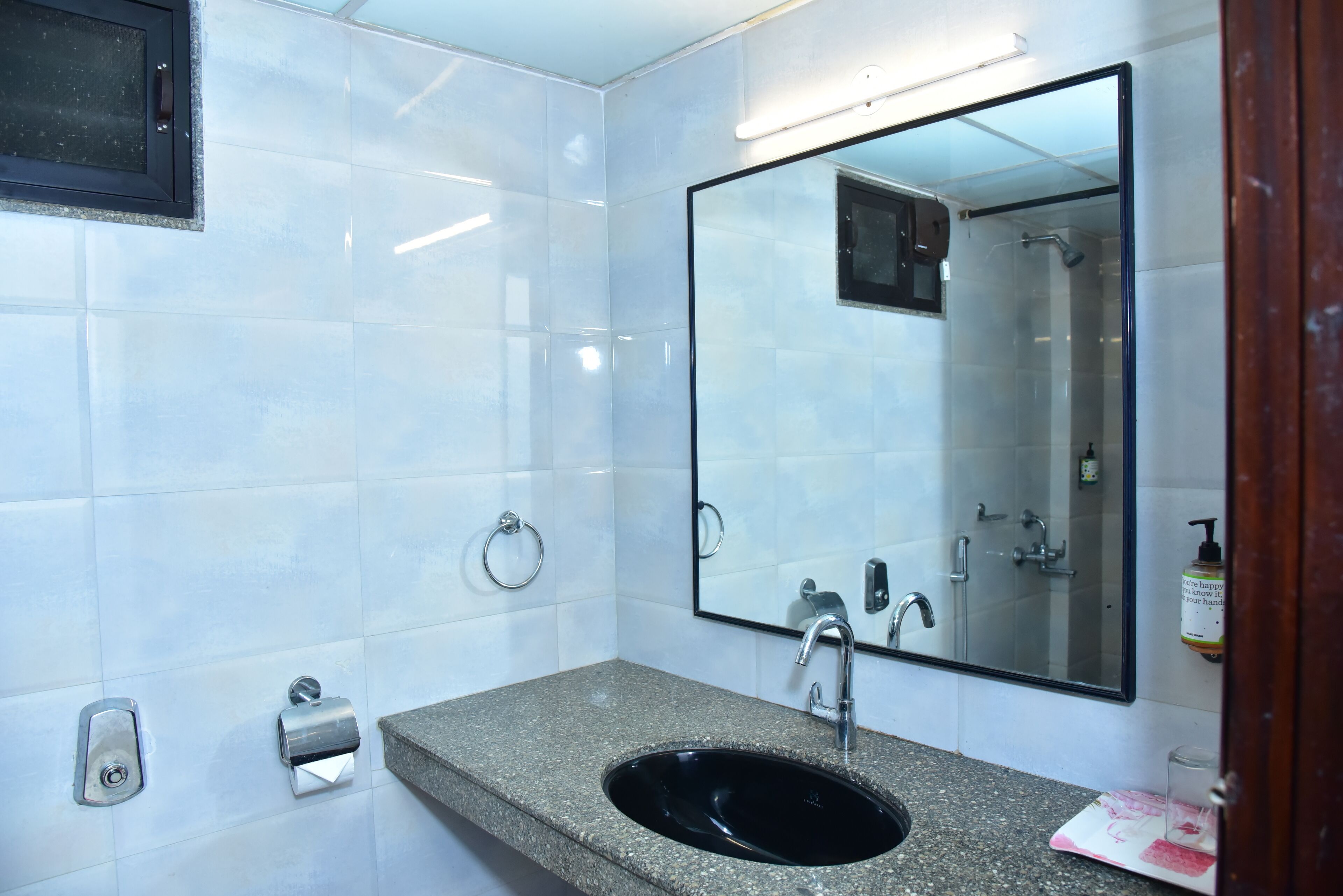 Standard Double Room | Bathroom