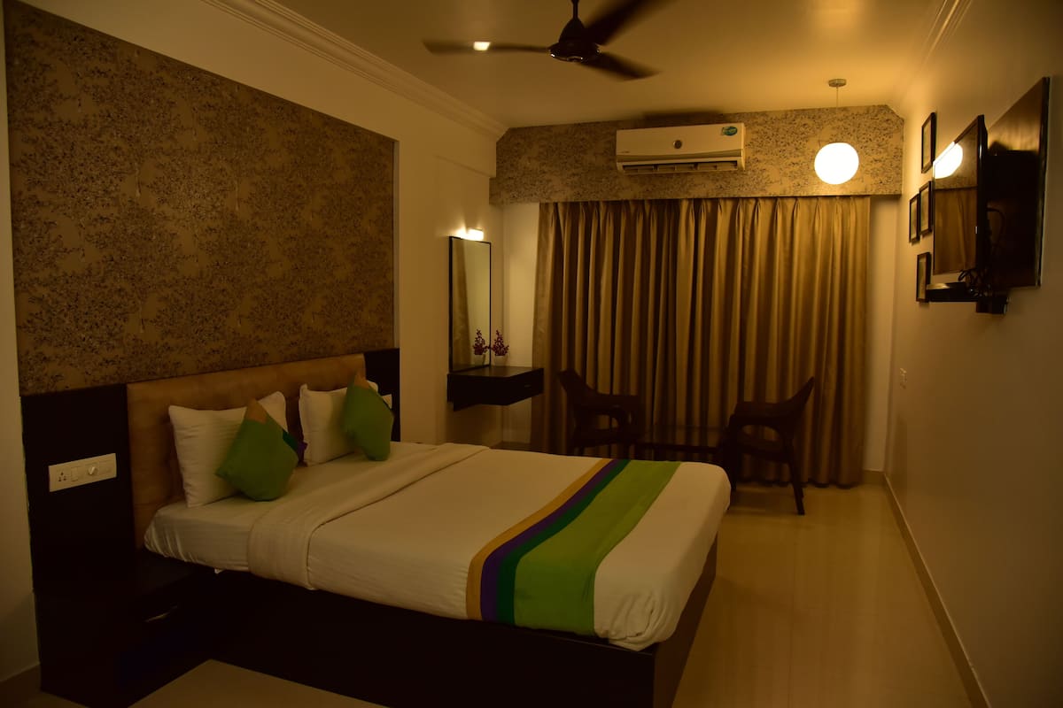 Standard Double Room | Iron/ironing board, WiFi