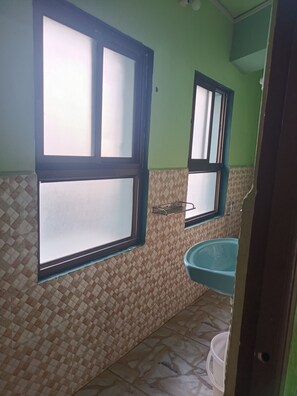 Shower, rainfall showerhead, towels