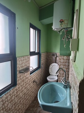 Dusj, regndusjhode og håndklær