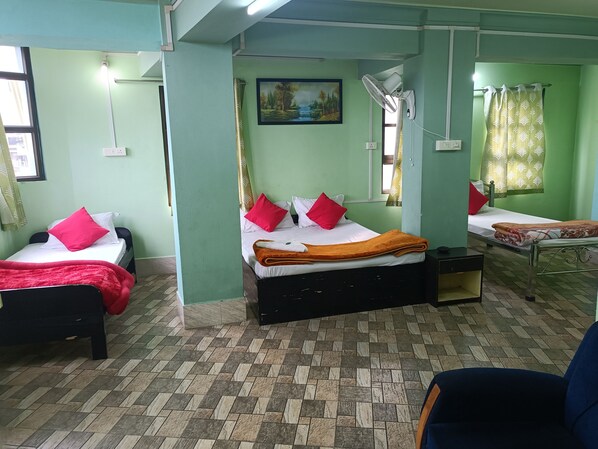 Firemannsrom – deluxe | Skrivebord, wi-fi (inkludert) og sengetøy