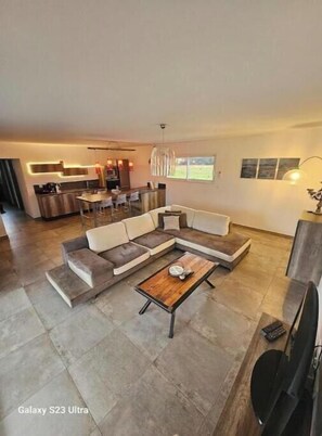 Living area - Villa Pardisoli 2. Logement Entier : Hébergement - Prunelli-di-fiumorbo, France (Prunelli-di-Fiumorbo)