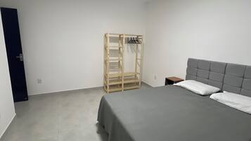 2 quartos, escrivaninha, Wi-Fi de cortesia, roupa de cama