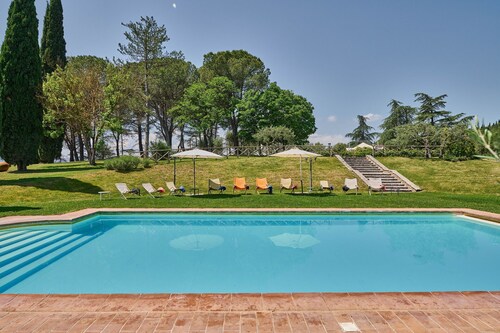 Beautiful private villa with WIFI, private pool, A/C, TV, patio and panoramic view, close to Per...