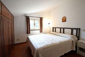 4 bedrooms, iron/ironing board, travel crib, free WiFi