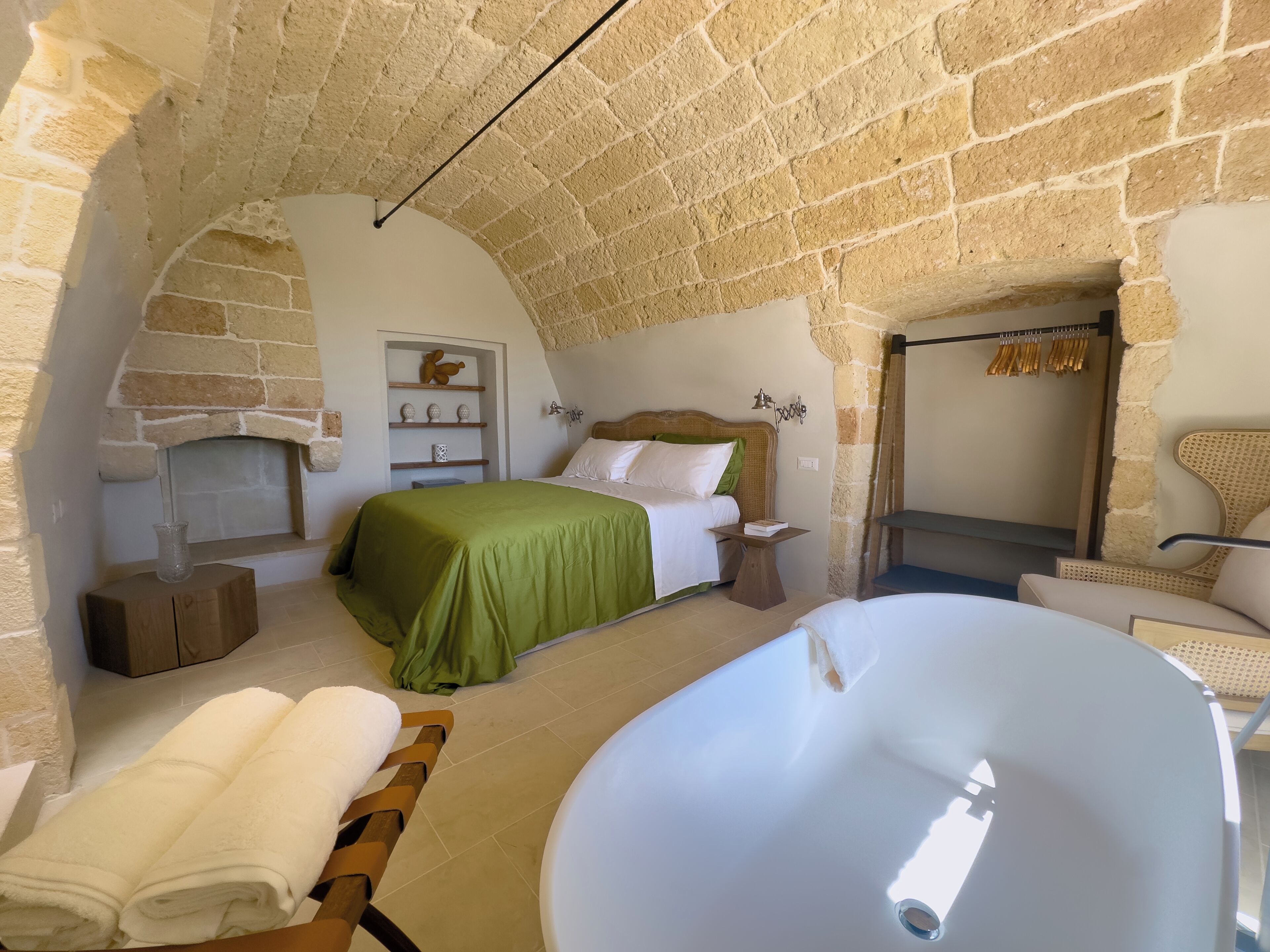 Habitación exclusiva | Minibar, caja de seguridad en la habitación y insonorización 