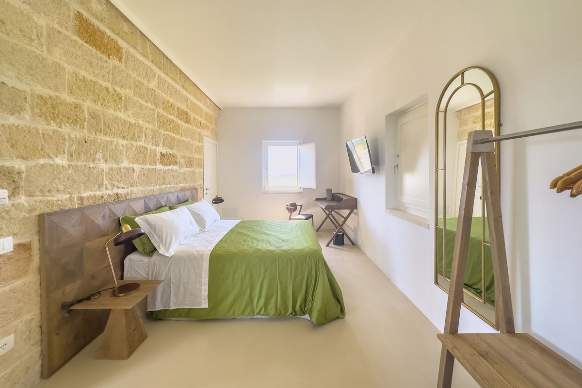 Superior Room | 1 bedroom, minibar, in-room safe, soundproofing