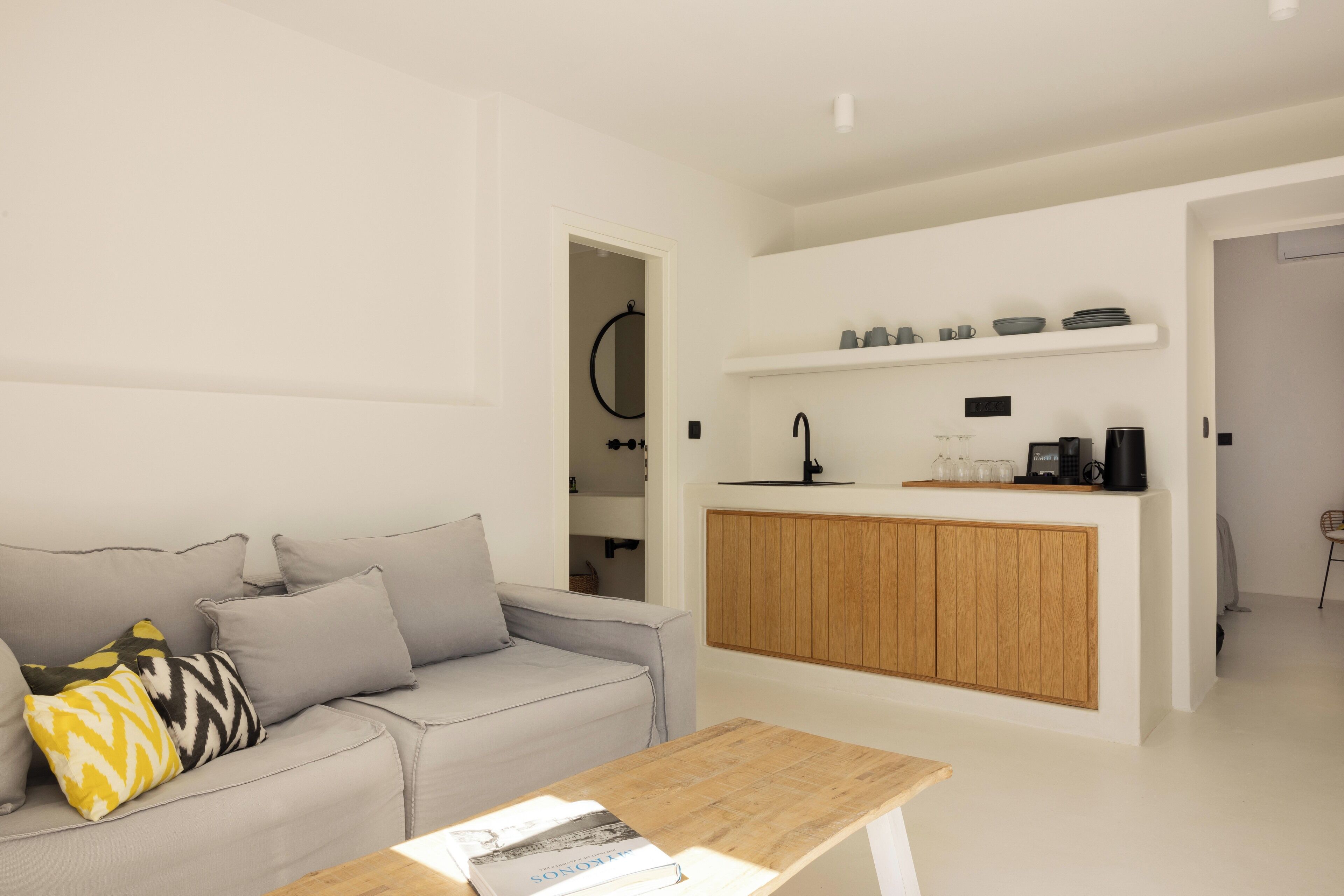 Deluxe 1 Bedroom Suite, Sea View | Soundproofing, free WiFi