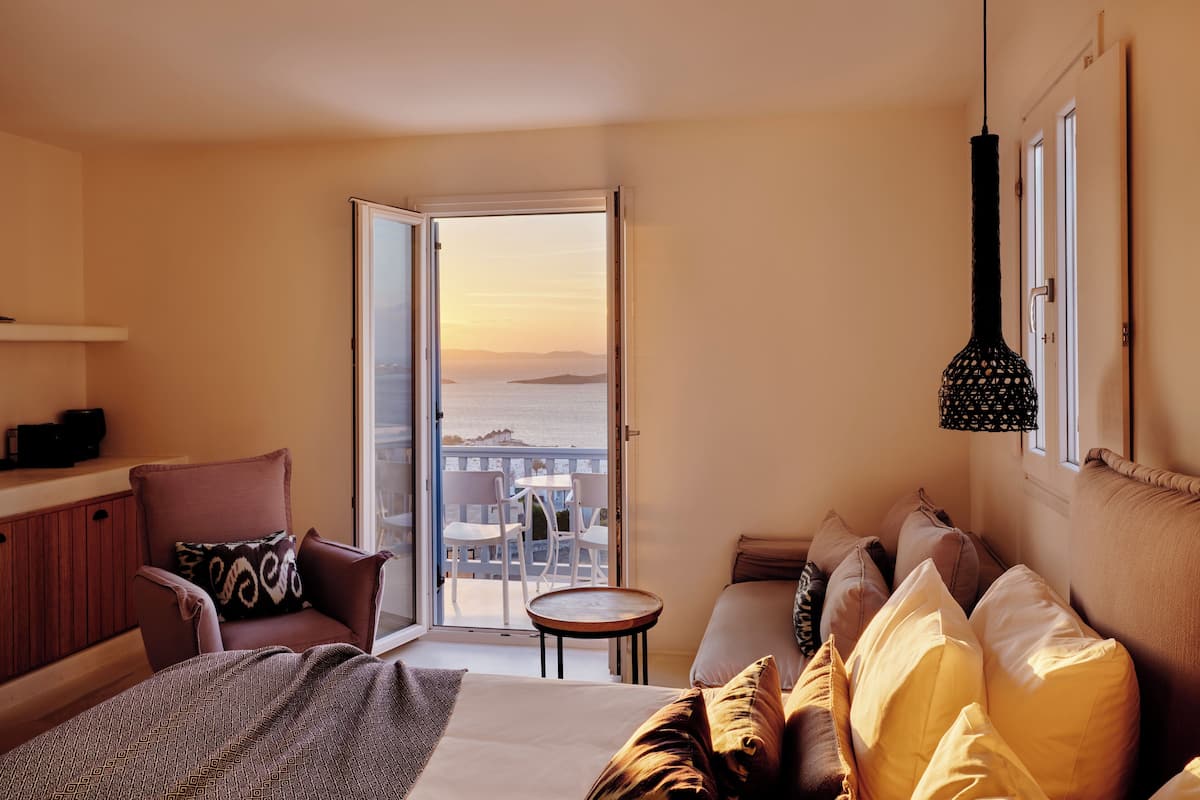Deluxe Suite, Sea View | 1 bedroom, free WiFi